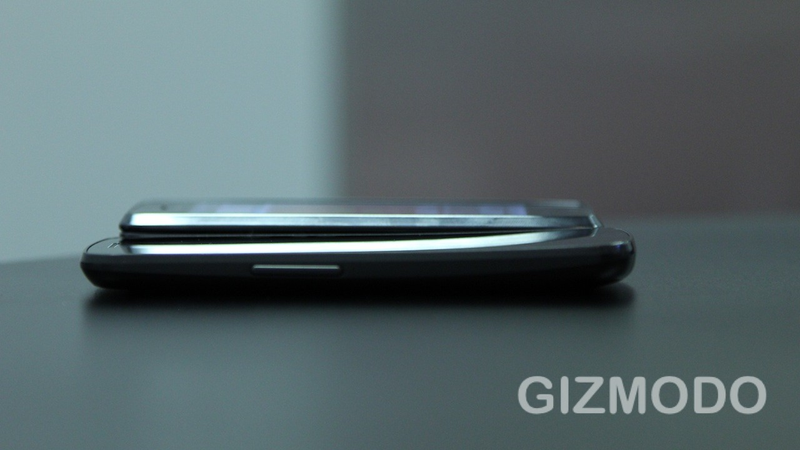 Illustration for article titled Motorola Droid 4 and RAZR MAXX Hands On: Two Giant Leaps for Droidkind